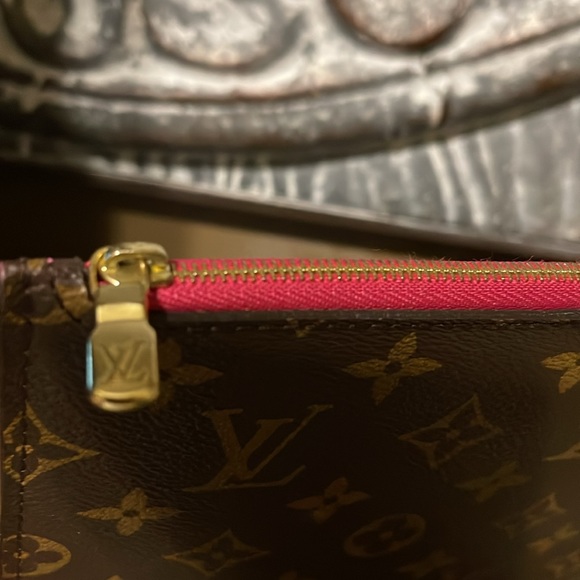 LV Signature wristlet - Picture 3 of 7
